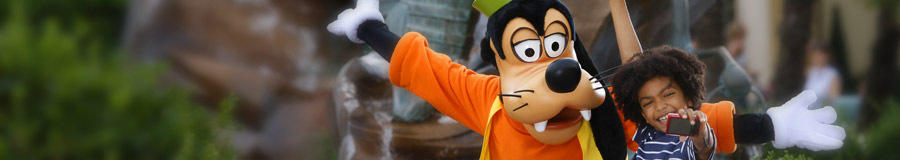 Goofy and guest at Walt Disney Studios Park