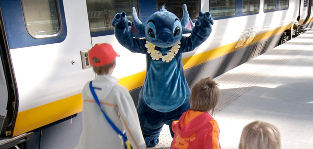 Stitch with kids at the Eurostar