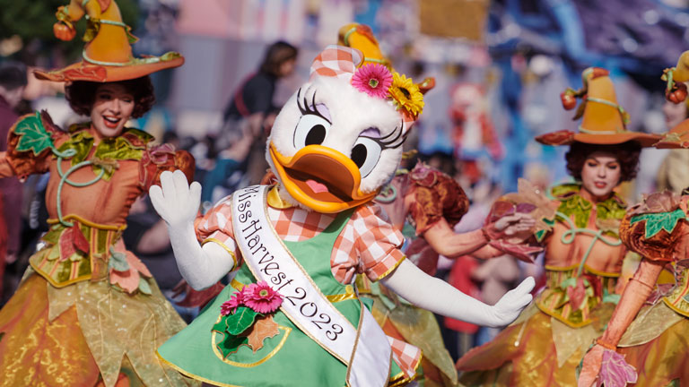 Daisy Duck dancing in Mickey's Halloween Celebration