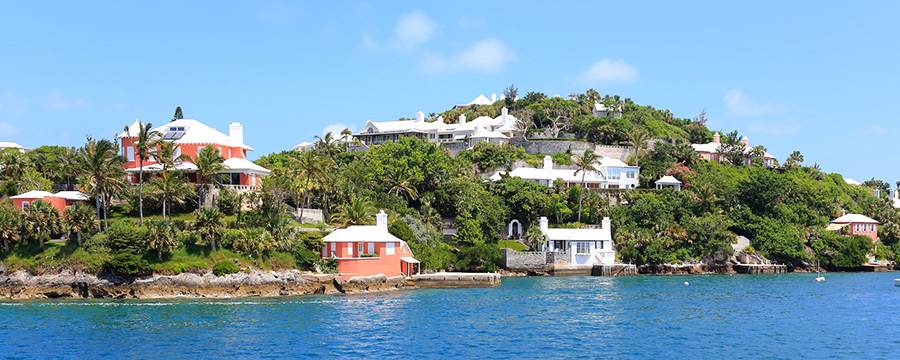 Port in Bermuda with houses along the sea.