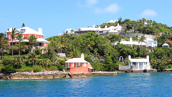 Port in Bermuda with houses along the sea.