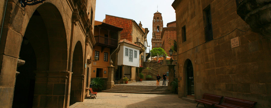 Explore the beatiful and historic streets of Barcelona