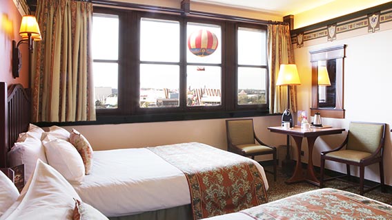 Golden Forest Club Room with Lake View