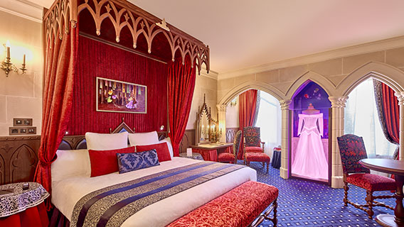 Castle Club Grand Suite with a View of Disneyland Park - Sleeping Beauty