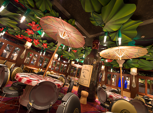 External shot of Parisian-style restaurant Bistrot Chez Rèmy