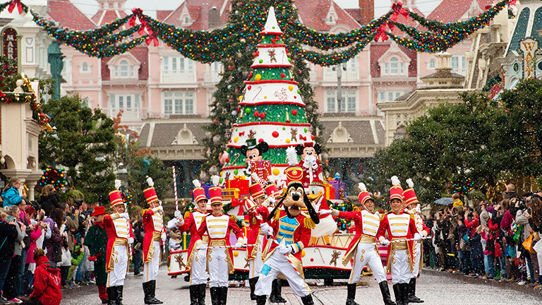 christmas disneyland 2020 Disney S Enchanted Christmas Disneyland Paris christmas disneyland 2020