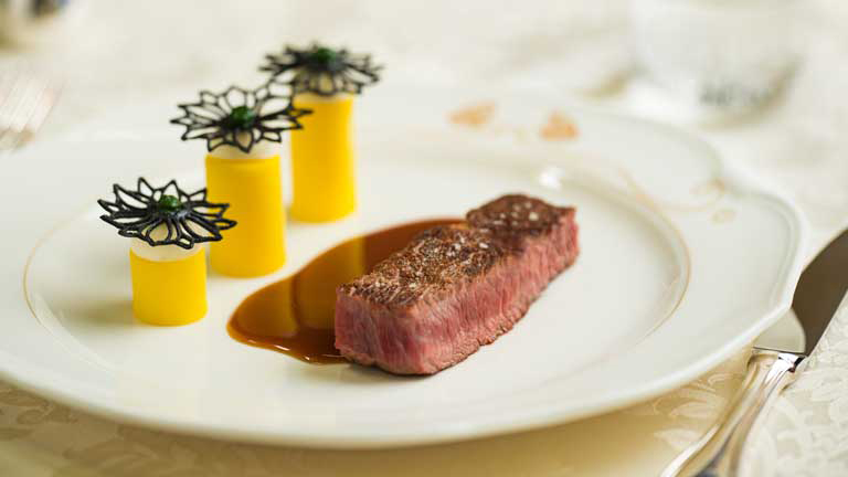 Steak dish included with Disneyland Paris Premium Meal Plan