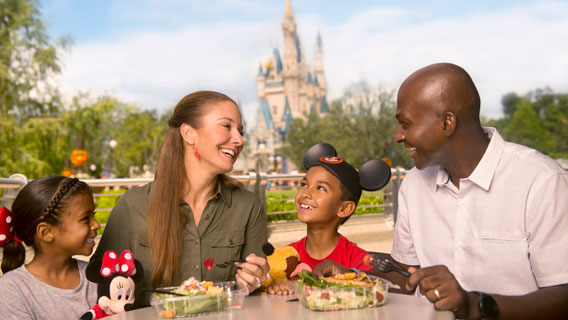 Guests dining in Magic Kingdom Park
