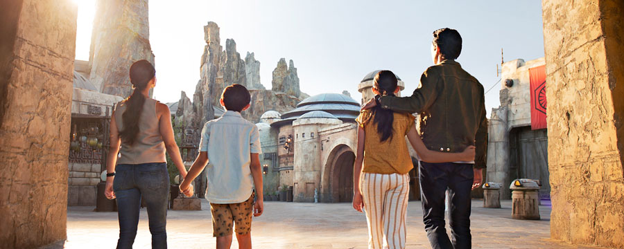 Family at star wars galaxy's edge