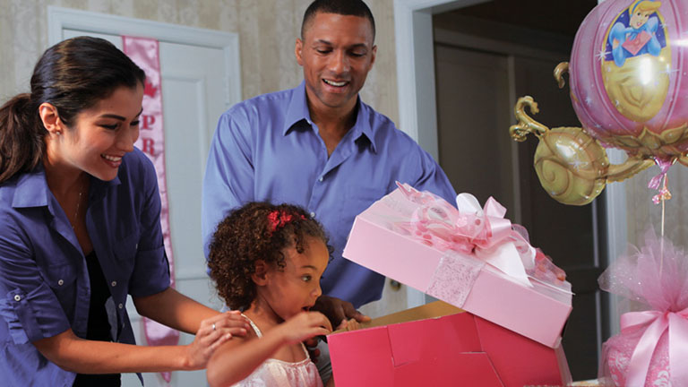 Young guests delighted by in-room treats from her parents